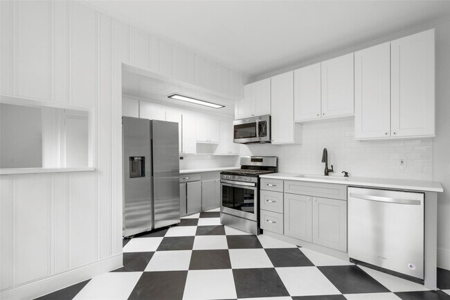 Building Photo - 32 Stuyvesant Ave