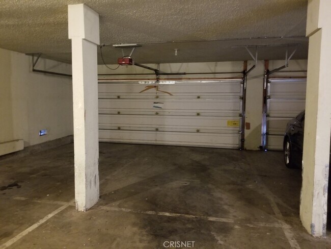 Building Photo - 17112 Chatsworth St