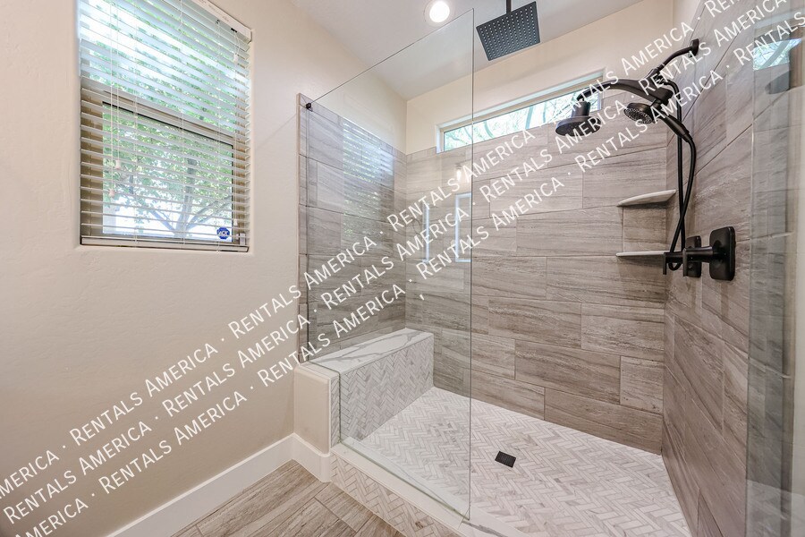 Building Photo - 7855 W Rock Springs Dr