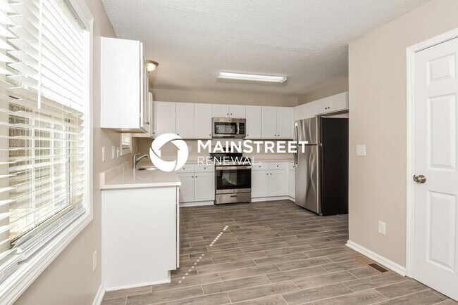 Building Photo - 3 Bedroom Pet-Friendly Home in AUSTELL, GA with Main Street Renewal
