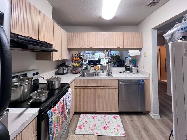 Building Photo - 2BR/2BA Condo in NW Gainesville - availabl...