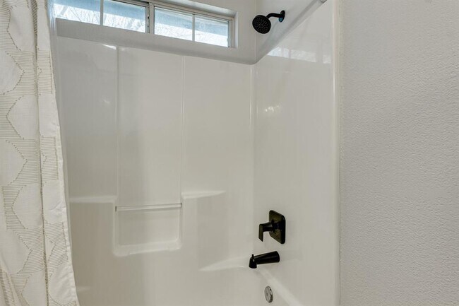 Building Photo - 1128 Overlook Way