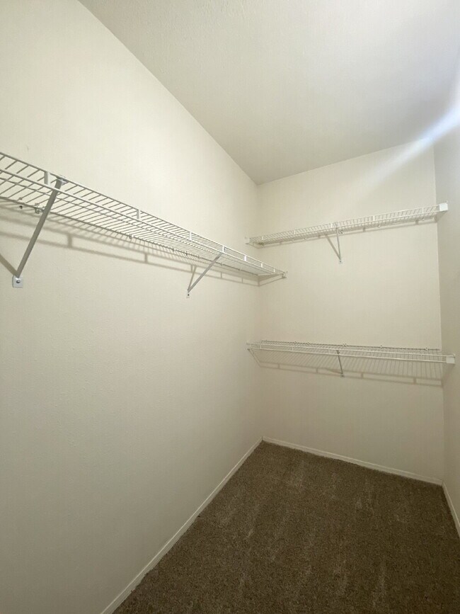 Building Photo - Enchanted Hills - 4BR/2Bath