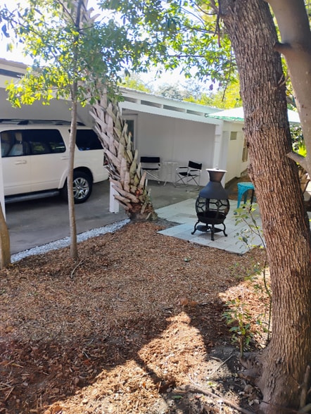 Building Photo - 902 Oak Ave