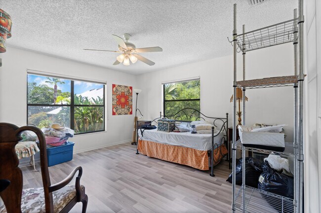 Building Photo - 5280 SE Seascape Way