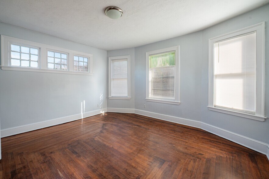 Dining Room 2 - 1592 Corbin Ave