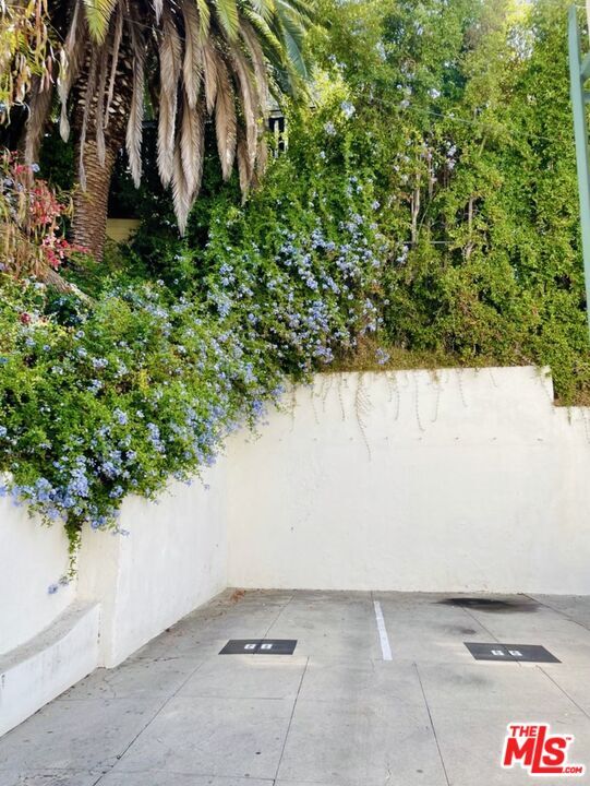 Building Photo - 2166 Beachwood Terrace