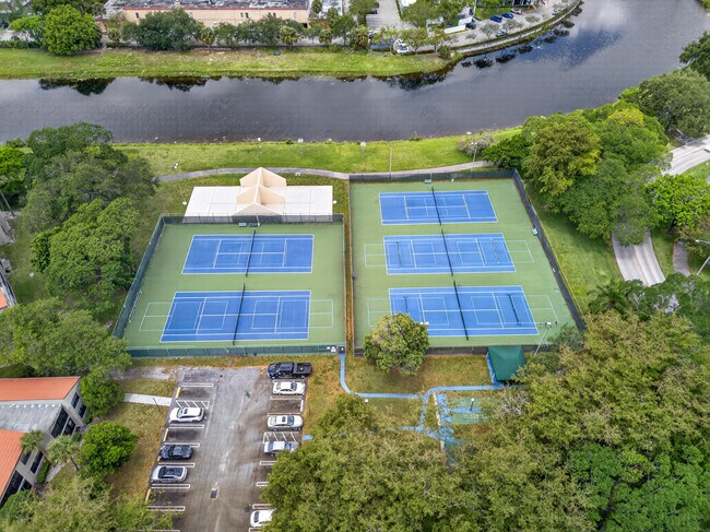Building Photo - 2200 S Cypress Bend Dr