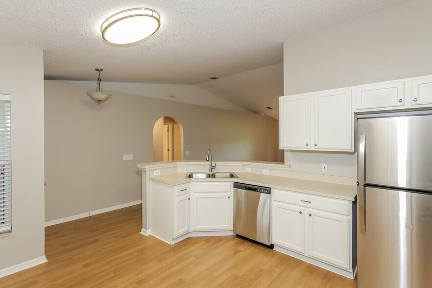 Building Photo - 12932 Kings Lake Dr
