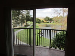 Building Photo - 700 Crestwood Ct S
