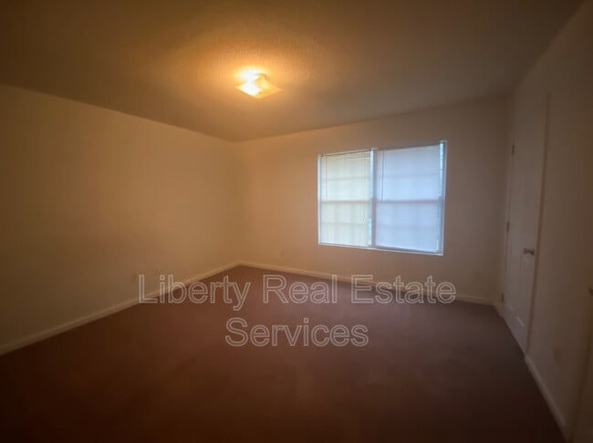 Building Photo - 1100 Pineland Ave