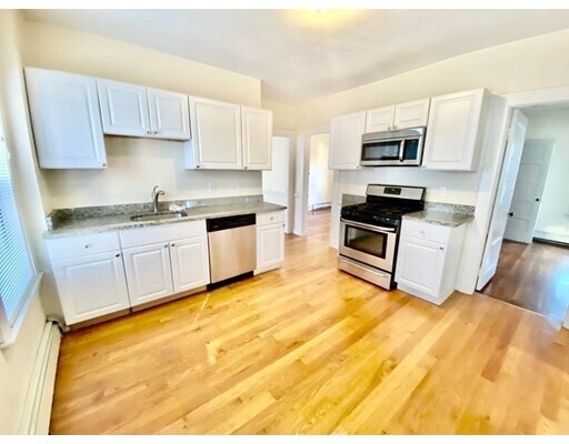 Building Photo - 97 Beacon St