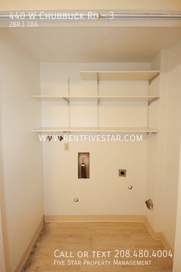 Building Photo - 440 W Chubbuck Rd