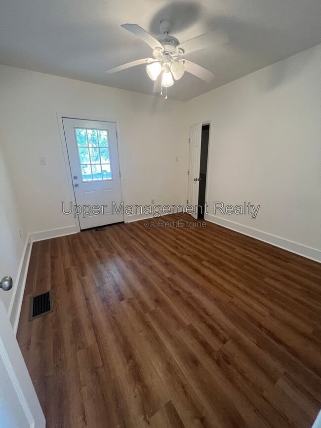 Building Photo - 1533 Lowerline St