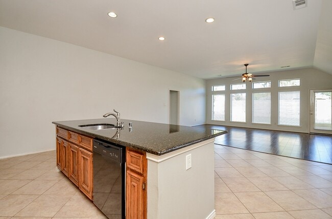 Building Photo - 26006 Palmdale Estate Dr