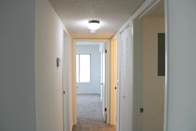Building Photo - 952 Courtyard Ln