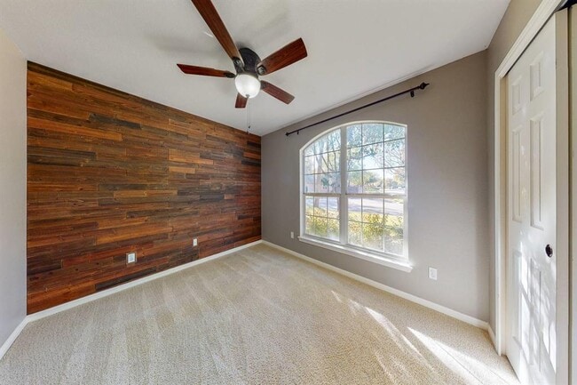 Building Photo - 221 Creek Ridge Ln