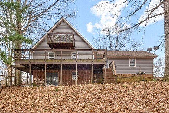 Building Photo - Lovely home on beautiful, wooded corner - Just Reduced
