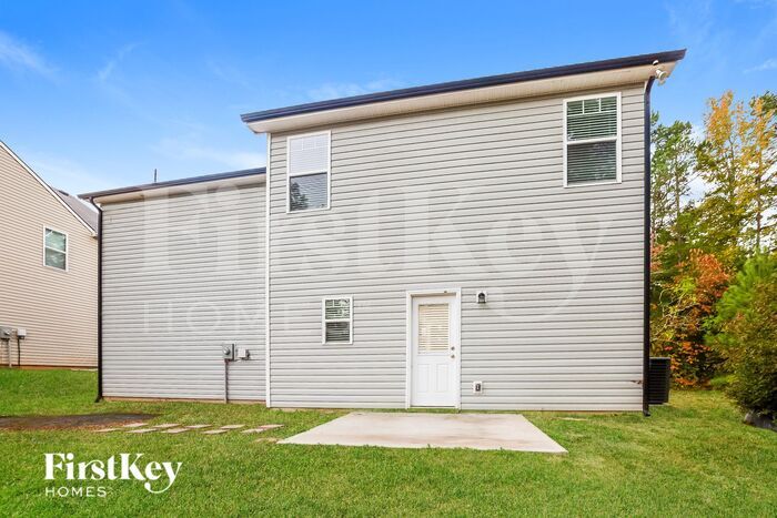 Building Photo - 1401 Living Wy