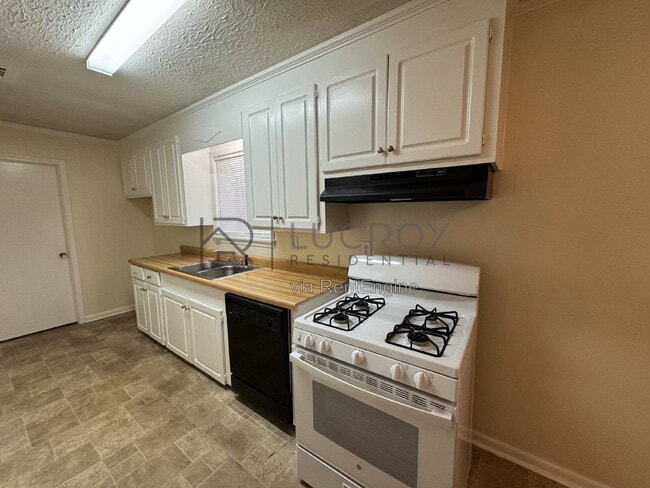 Building Photo - 3203 Harle St