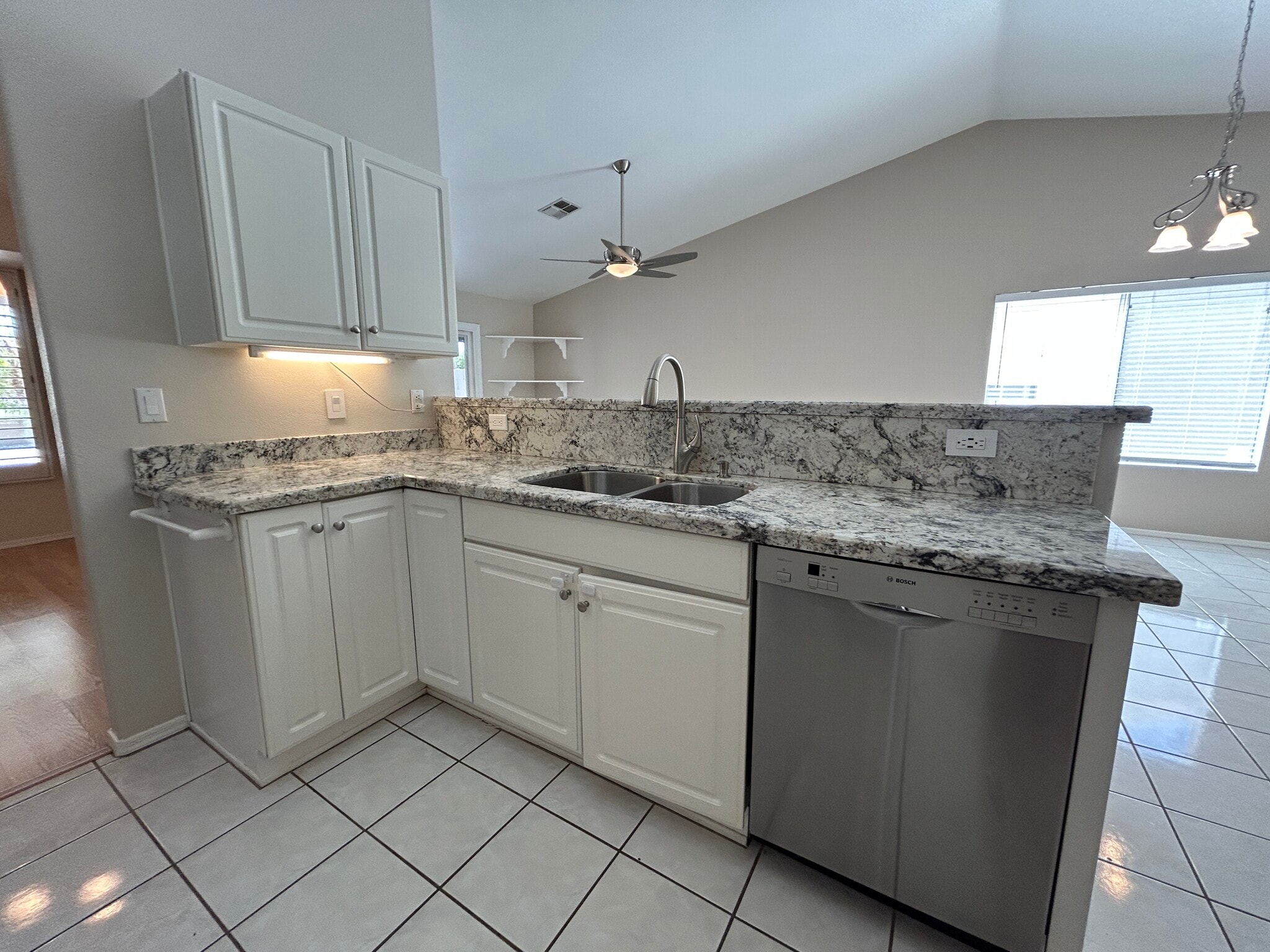 Building Photo - 7709 W Wahalla Ln