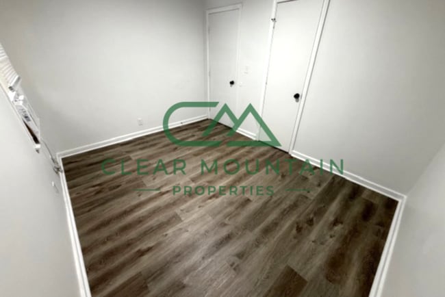 Building Photo - MOVE IN SPECIAL - Receive 1st month rent free with 13-month lease!