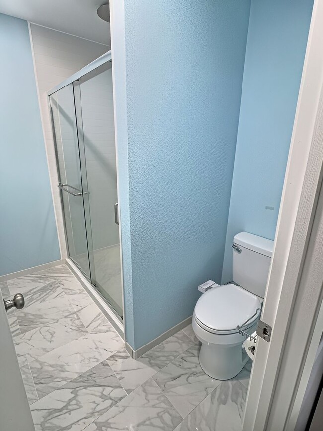 Building Photo - Spacious 3/2 Living in the Heart of Ocean Springs