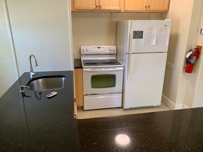 Building Photo - 33 Ward St