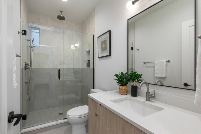 Building Photo - 129 11th Ave E