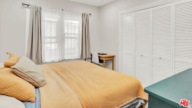 Building Photo - 252 E 47th St