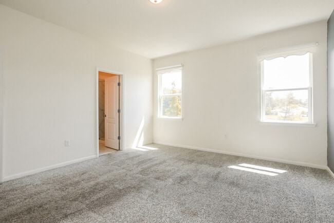 Building Photo - Home with Pond Views & Screened-In Patio