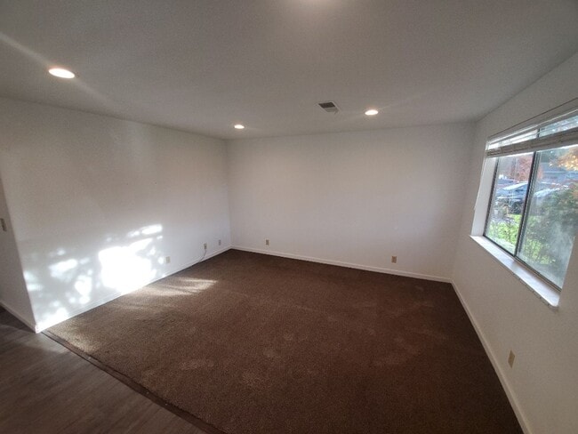 Building Photo - 3-bedroom home with remodeled kitchen and fenced backyard!