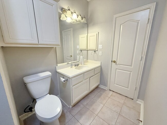 Building Photo - Comfort and Convenience in West Plano Living