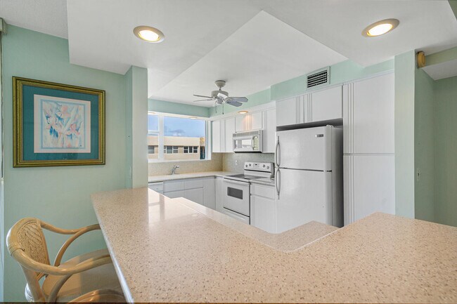 Building Photo - 1236 Hillsboro Mile