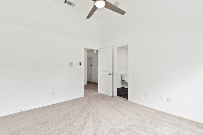 Building Photo - 914 Edgemeer Ln