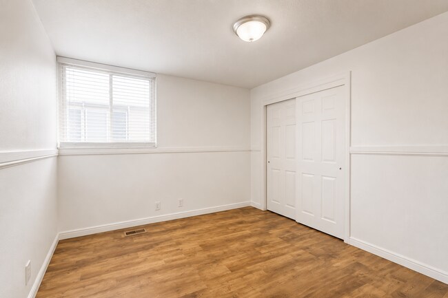 Building Photo - West Valley Condo with Prime Location in West Valley!