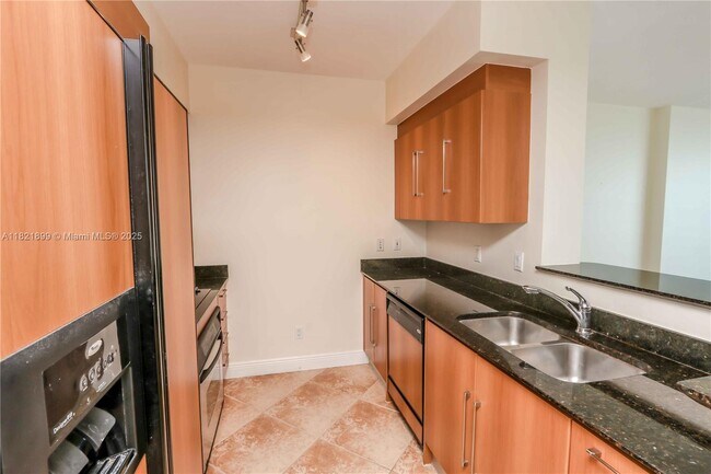 Building Photo - 335 S Biscayne Blvd