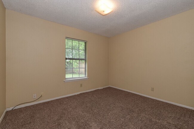 Building Photo - 3910 Peperport Dr
