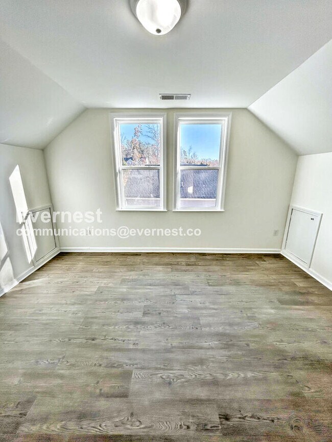 Building Photo - 1372 Robins Nest Drive