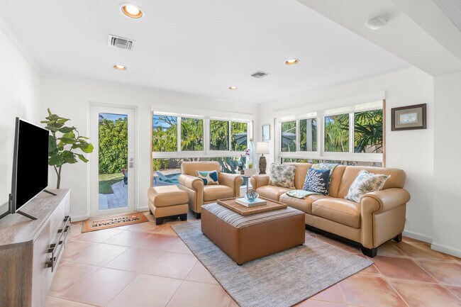 Building Photo - 2317 NE 12th St