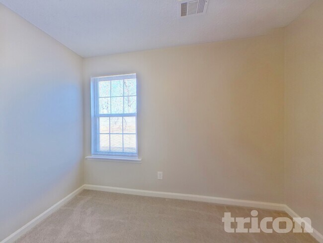 Building Photo - 1960 Lexington Ln