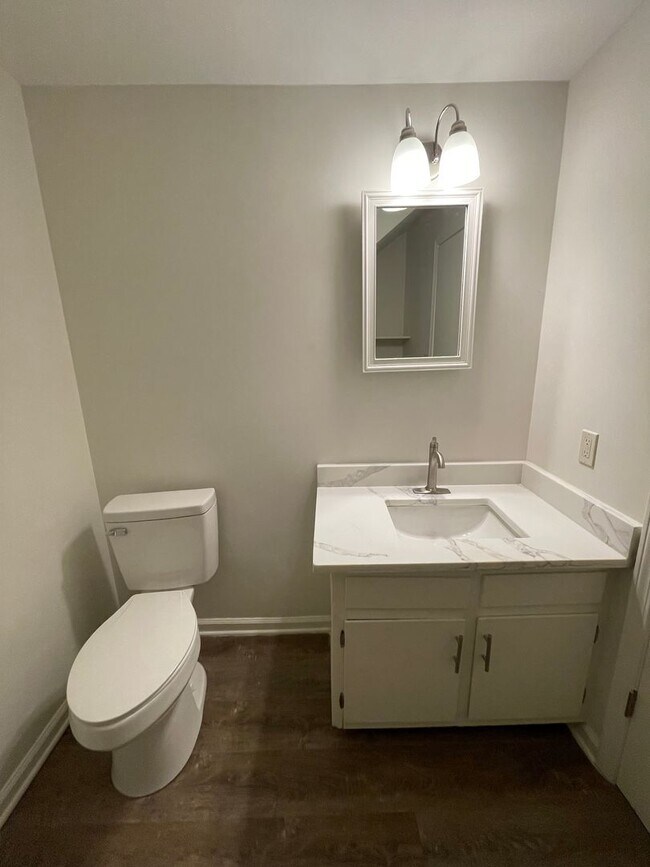 Building Photo - Renovated 3/2.5 House in Chieftain Hills- ...