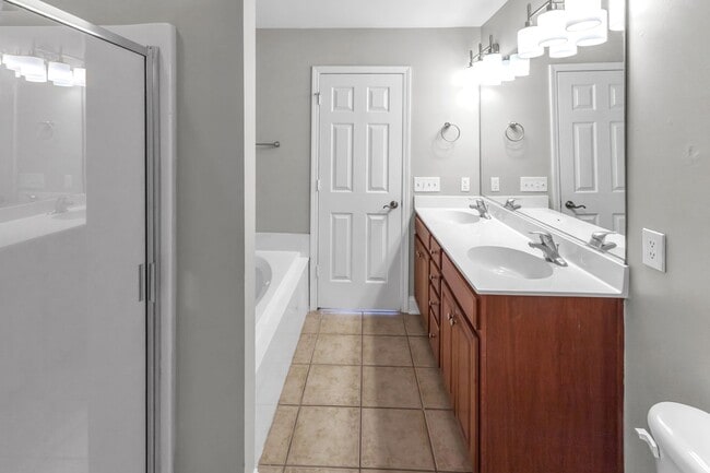 Building Photo - Spacious 3 bedroom 2.5 bath Townhome with 1 car garage - Close to Nexon/Carnes