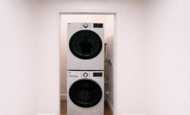 Building Photo - 92 E 27th St