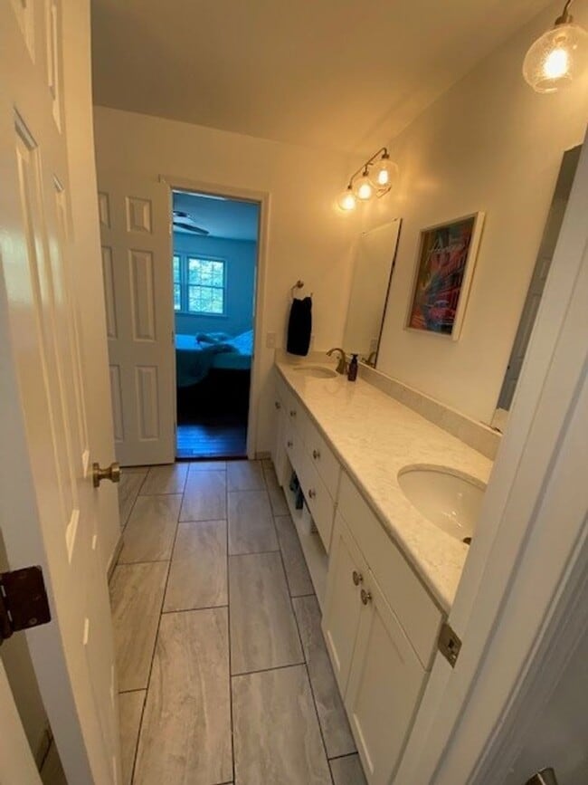 Building Photo - Welcome to this stunning fully furnished 4...
