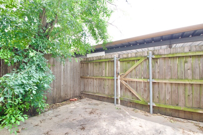 Building Photo - 806 N 62nd St