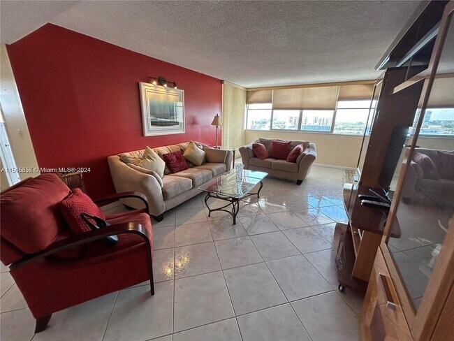 Building Photo - 100 Golden Isles Dr