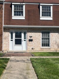 Building Photo - 3 bedroom Condo - Includes resident only c...