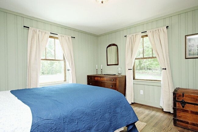 Building Photo - Updated Keswick Cottage on Over 7 Acres