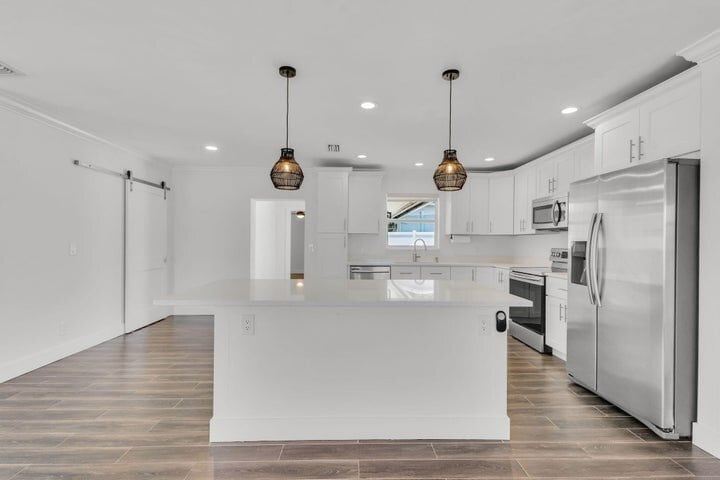 Building Photo - 204 W Whitney Dr